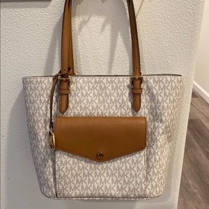 Michael Kors Jet Set Tote with Front Pocket